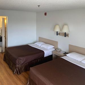 Queen Room Two Queen Beds Smoking